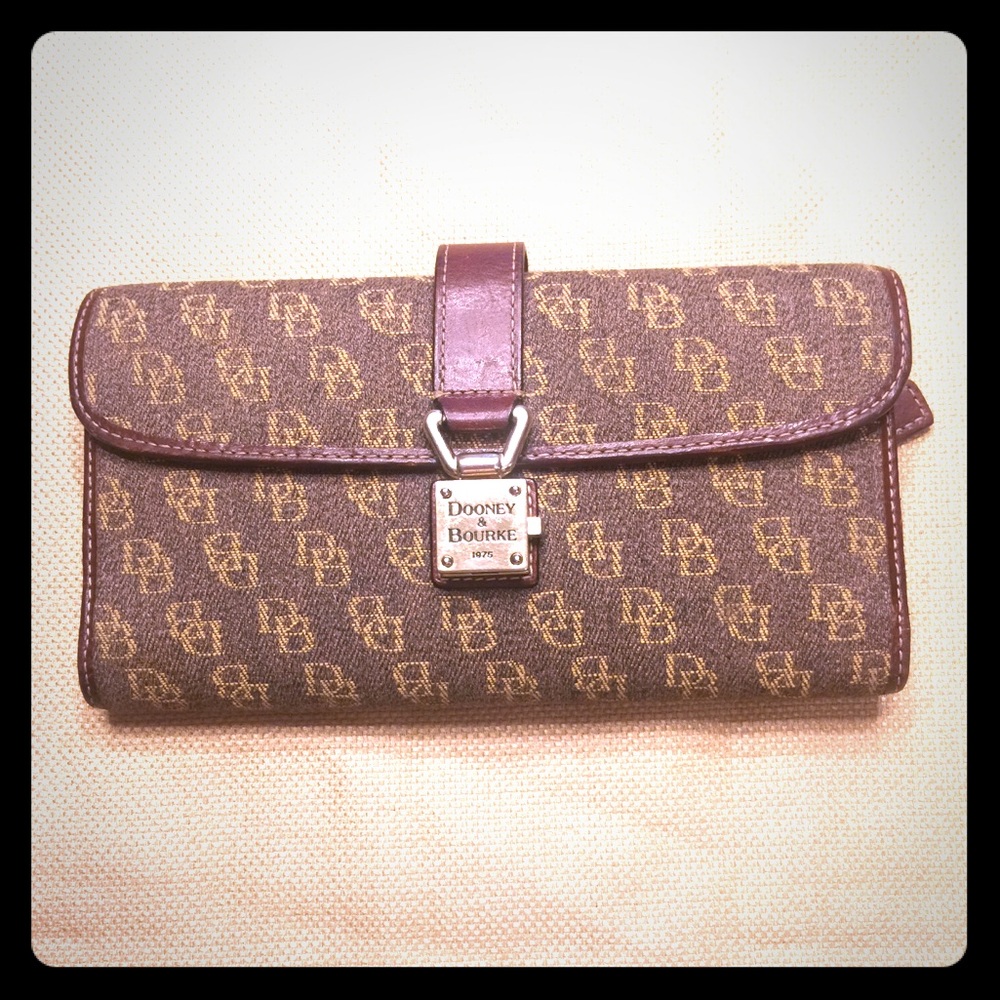 Dooney & Bourke wallet
